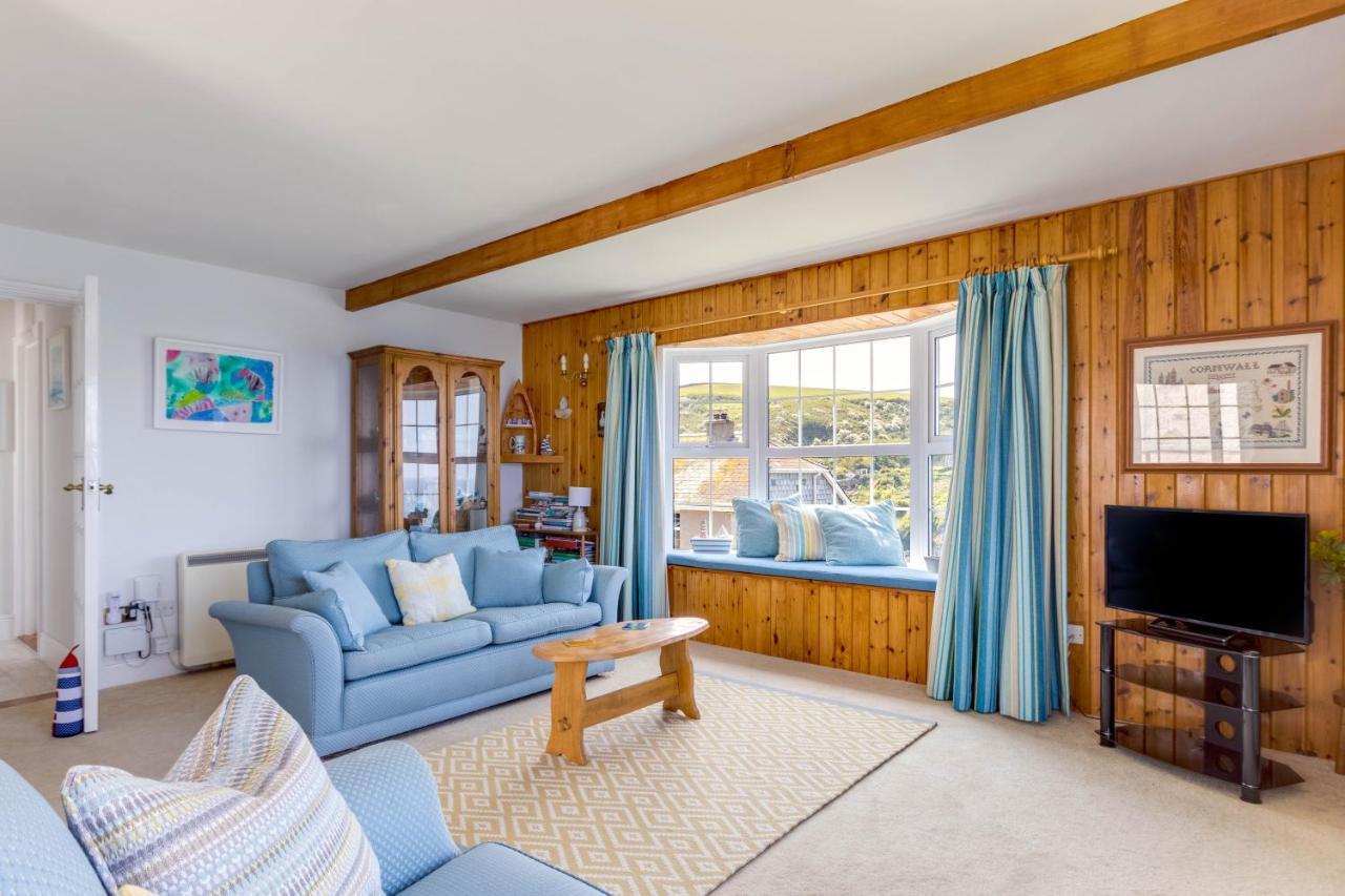 Gulland Villa Порт Айзък Екстериор снимка