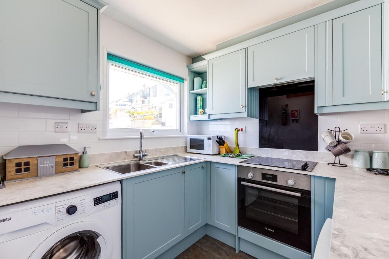 Gulland Villa Порт Айзък Екстериор снимка